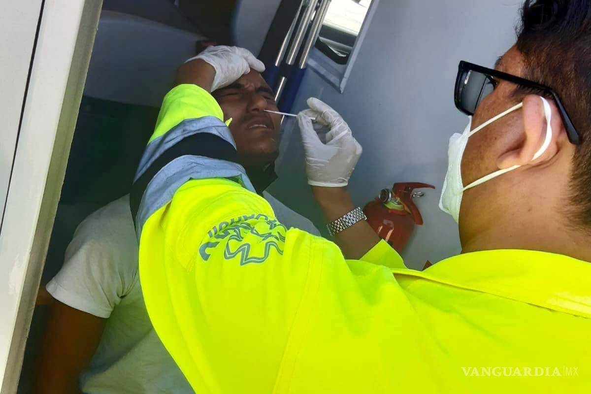 Empieza a llegar caravana migrante a Coahuila; esperan en la Central Camionera de Saltillo