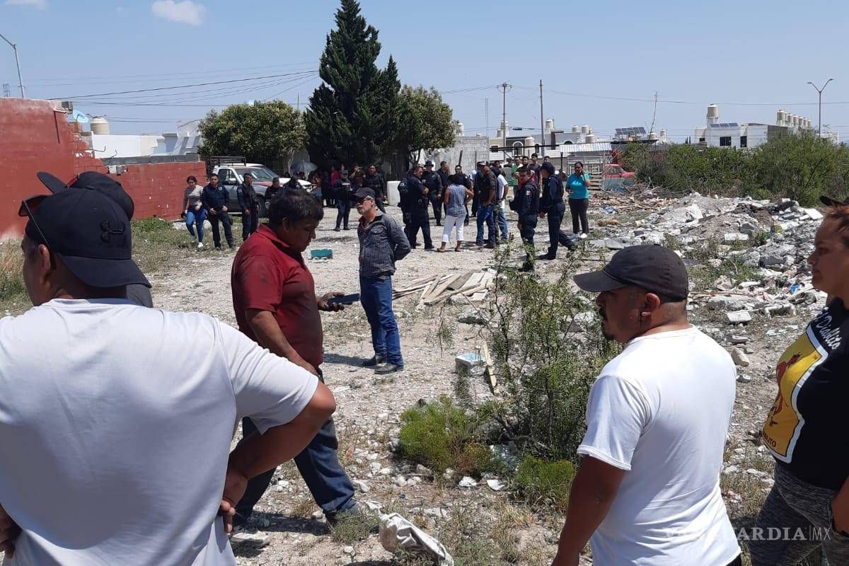 Alegan derecho a vivienda para tomar predio en arroyo de Saltillo; vecinos los enfrentan
