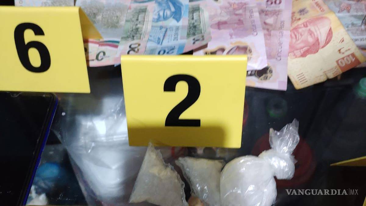 Agentes catean dos viviendas en Monterrey por narcomenudeo