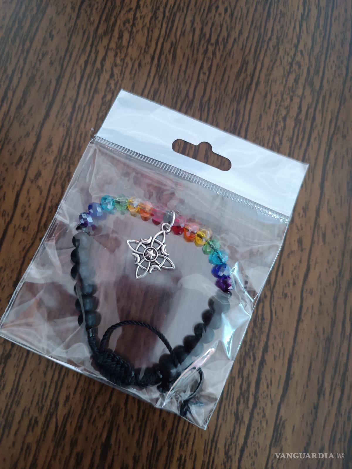 $!Pulseras de protección que Doña Wicca elabora y vende.
