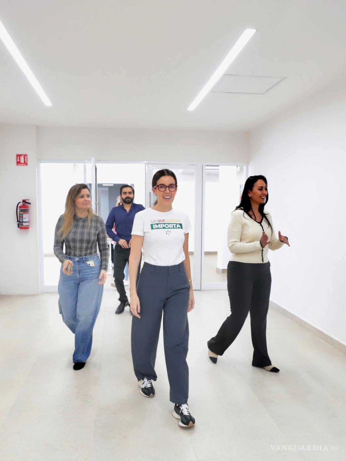 $!En marzo del año pasado, autoridades estatales acudieron a revisar los avances que se tienen en este nuevo centro de salud.