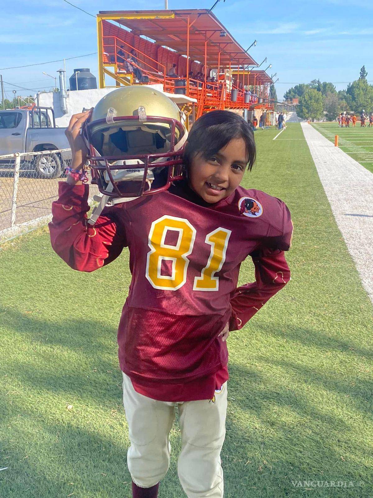 $!A pesar de un problema cardíaco, Hanna disfruta del fútbol americano y promueve la inclusión de más niñas en el juego.