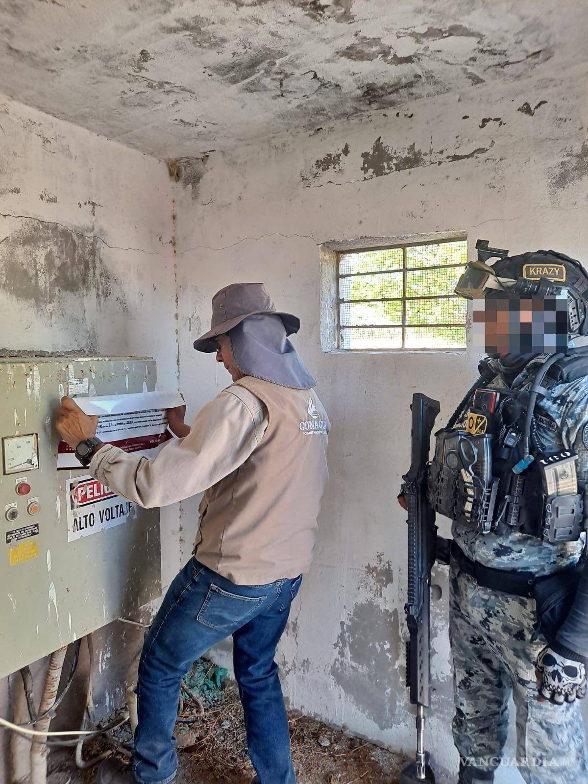 $!Fueron tres los pozos clausurados que no tenían concesión; elementos de la Guardia Nacional resguardaron las acciones.