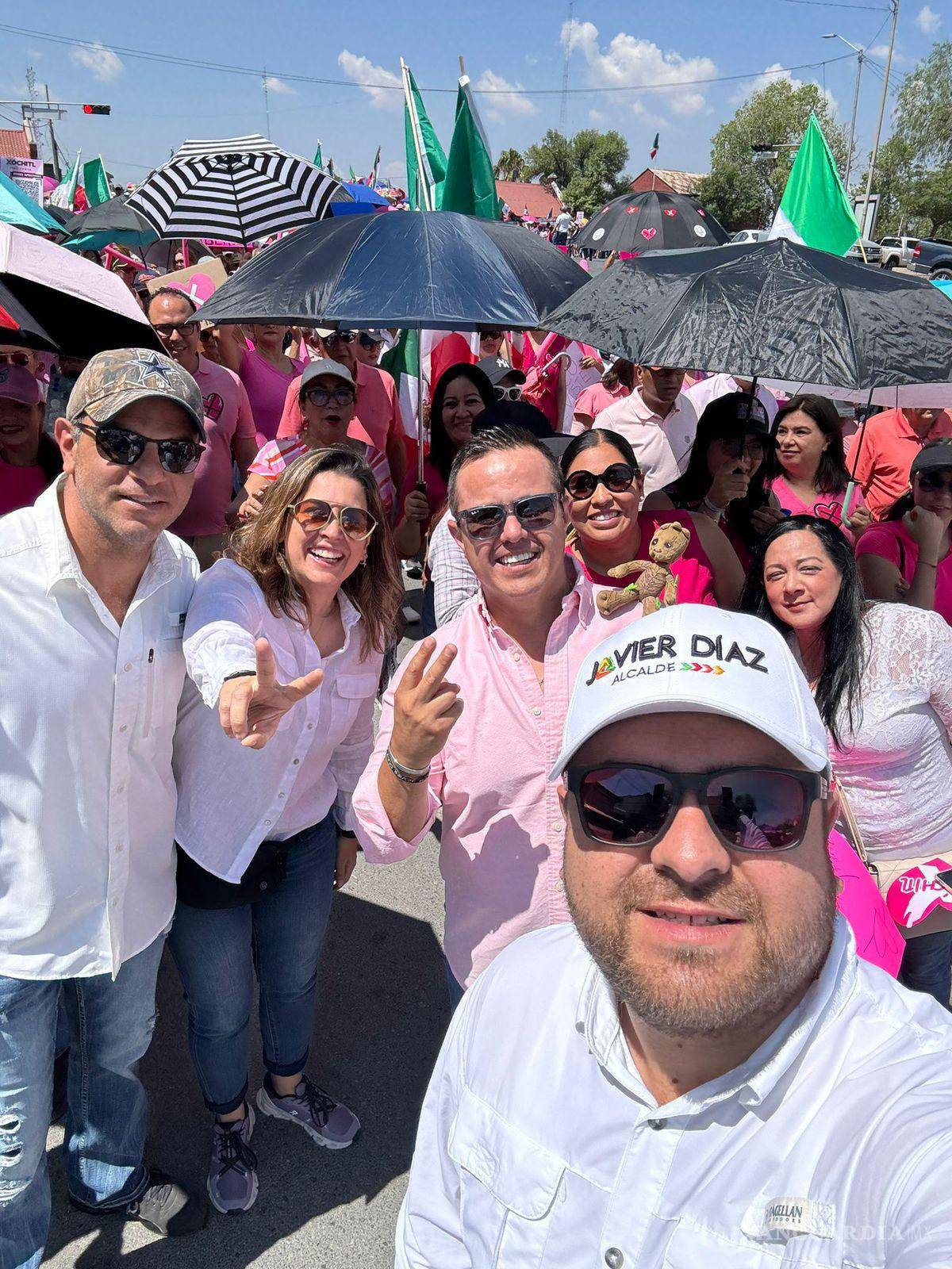 $!Priistas, panistas y perredistas se sumaron a los contingentes ciudadanos.