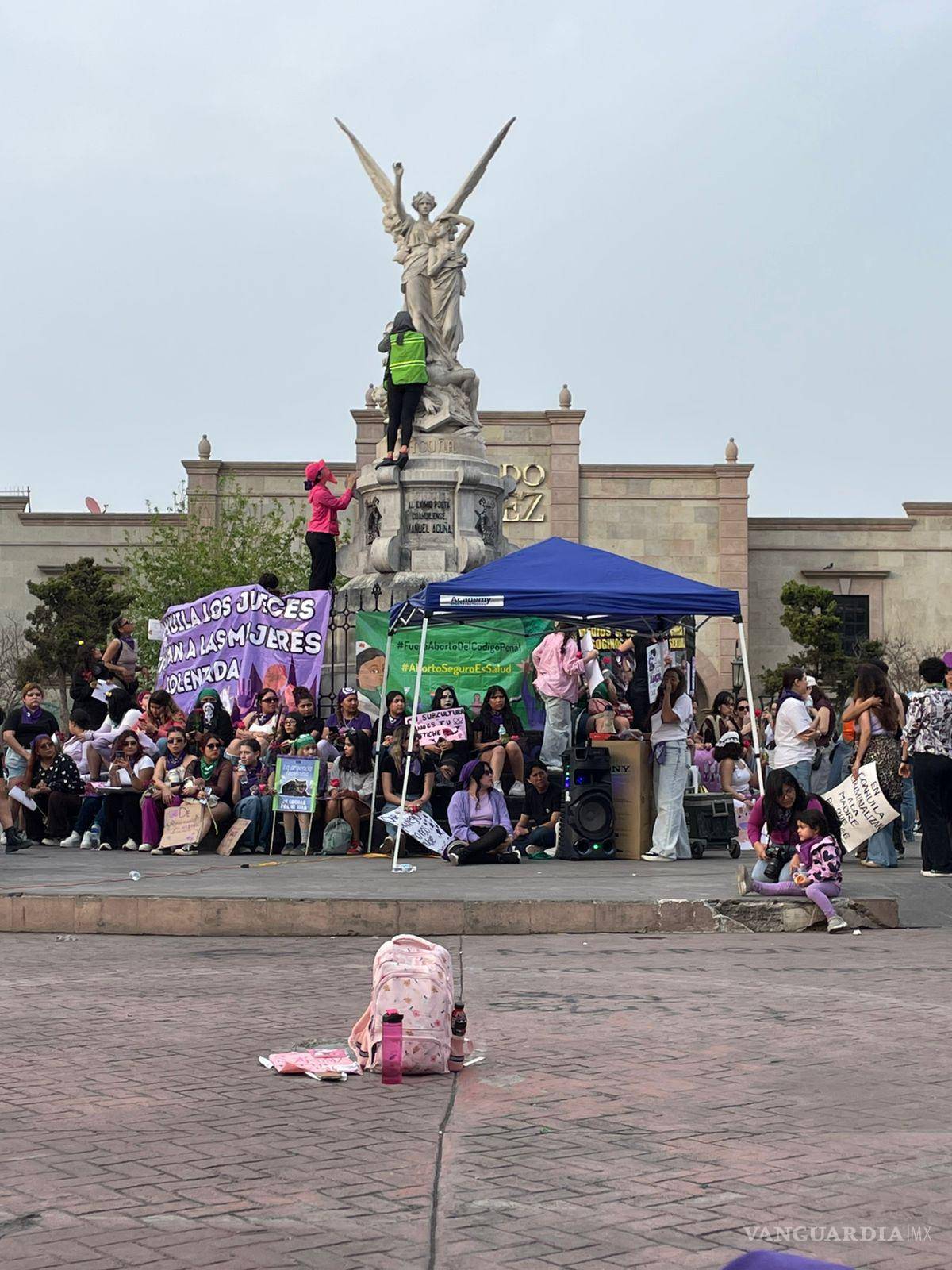 $!”Luchams para recordar que la ciudad también nos pertenece”, dijeron mujeres durante la marcha del 8M.