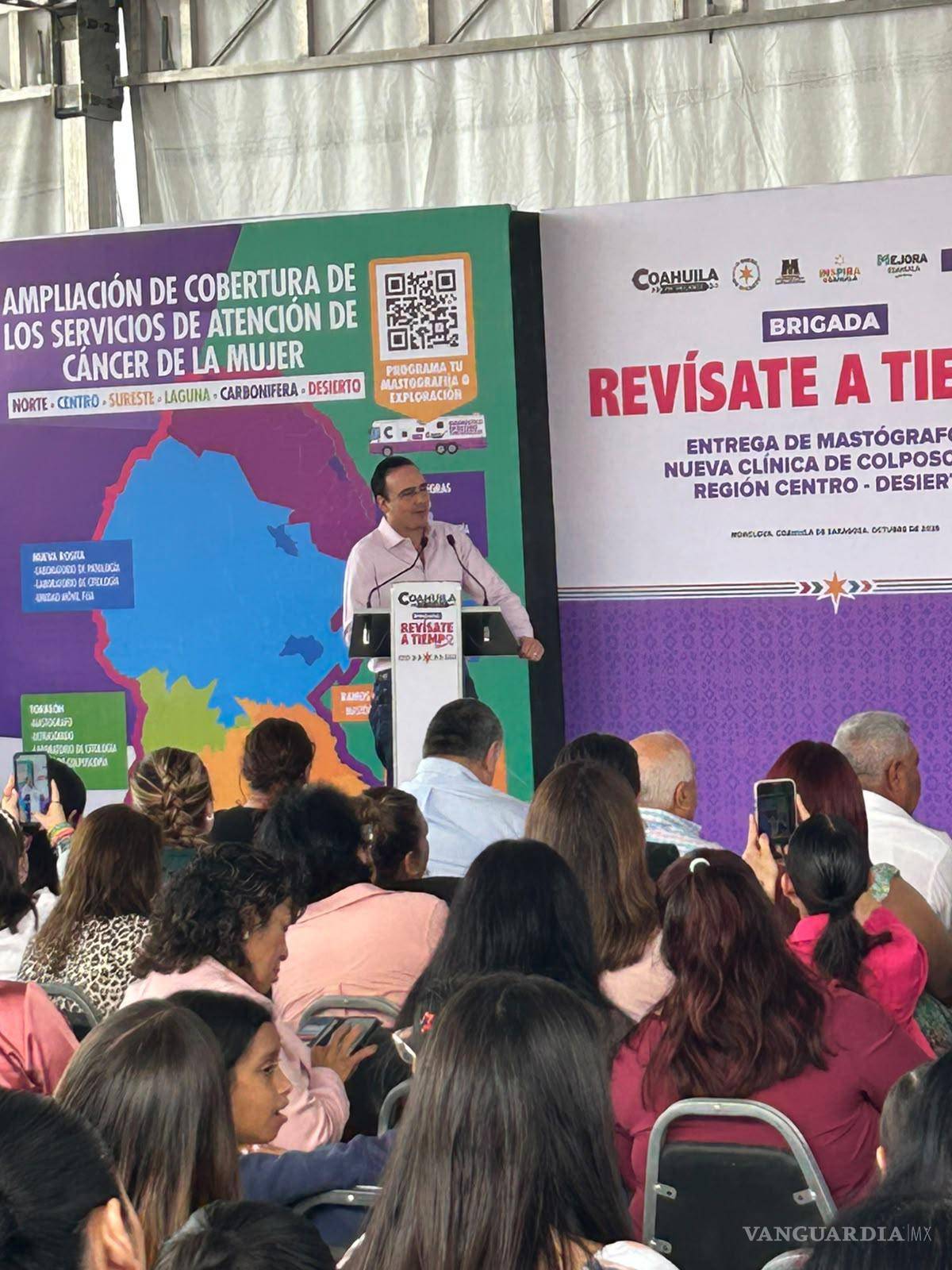 $!El gobernador Manolo Jiménez Salinas destacó que la prevención es una prioridad en su administración durante el evento en Monclova.