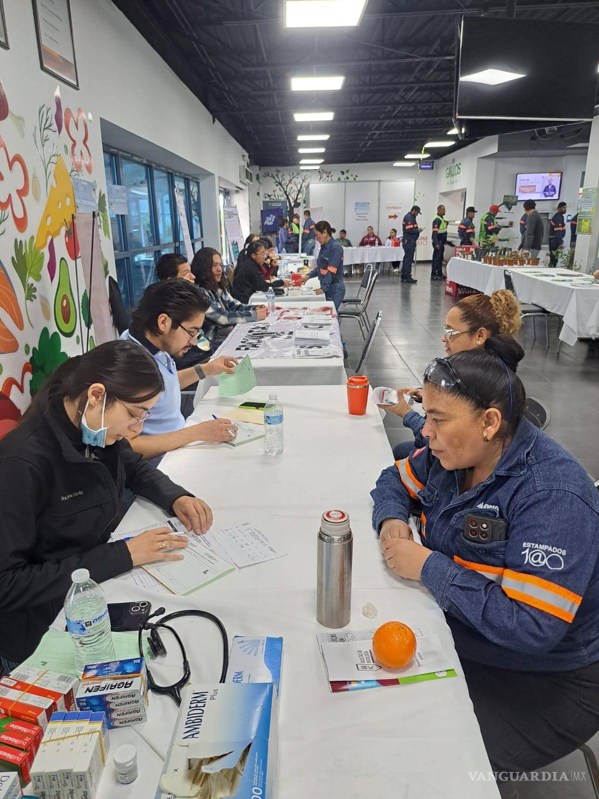 $!Estudiantes y especialistas ofrecieron atención preventiva y consultas gratuitas en sitio.