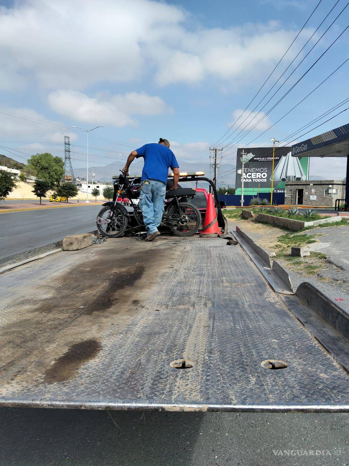 $!Los operativos nocturnos también sancionan a motociclistas que se pasan semáforos en rojo, realizan acrobacias o alteran el orden público.