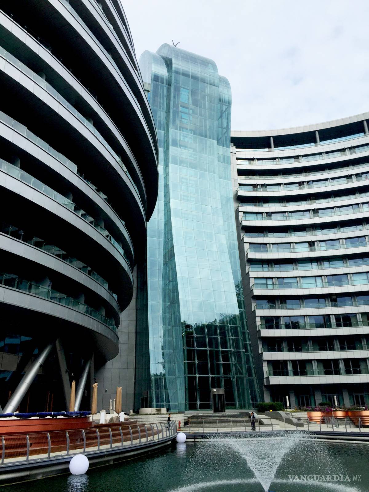 $!Shimao Wonderland, un majestuoso hotel que no fue construido hacia arriba, sino hacia abajo