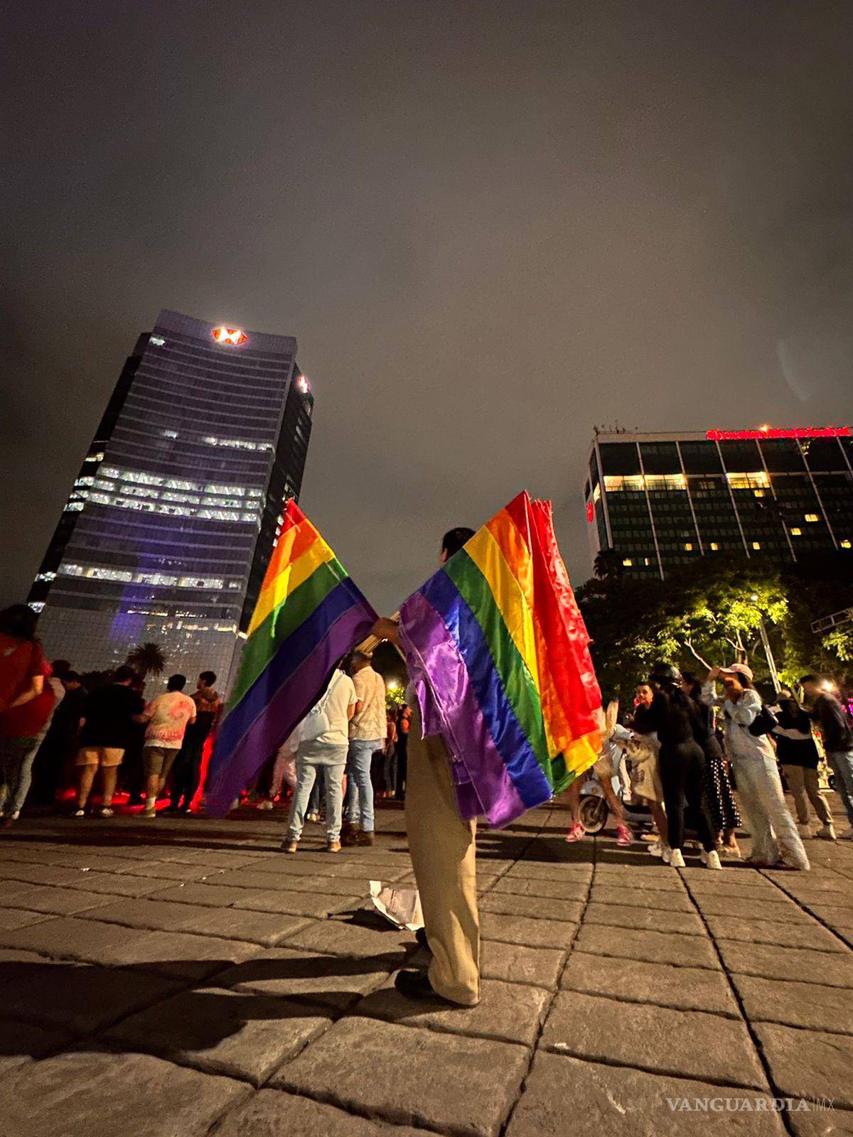 $!Miles de mexicanos salieron el domingo por la noche para celebrar el triunfo de Wendy Guevara.