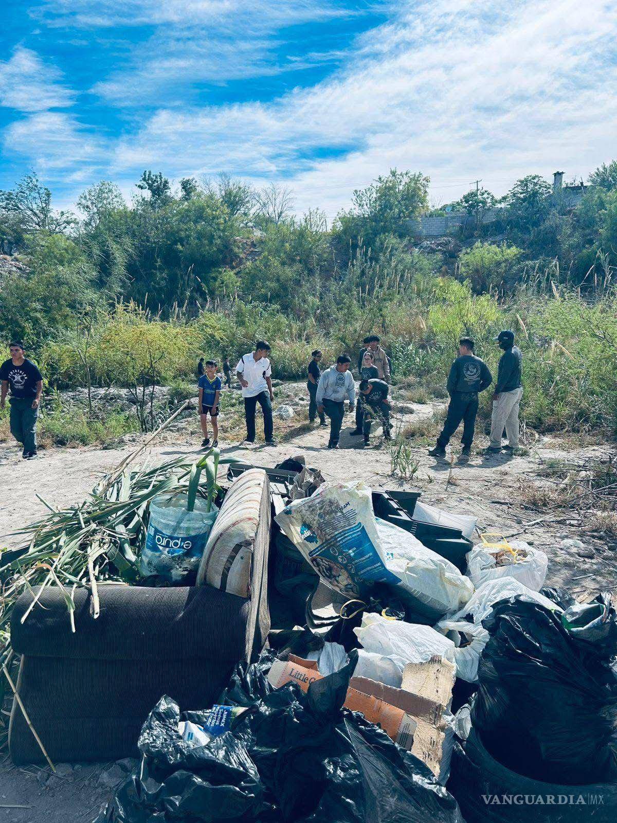 $!Los voluntarios trabajaron cerca de dos horas por la mañana, debido a las altas temperaturas, concluyendo antes del mediodía.
