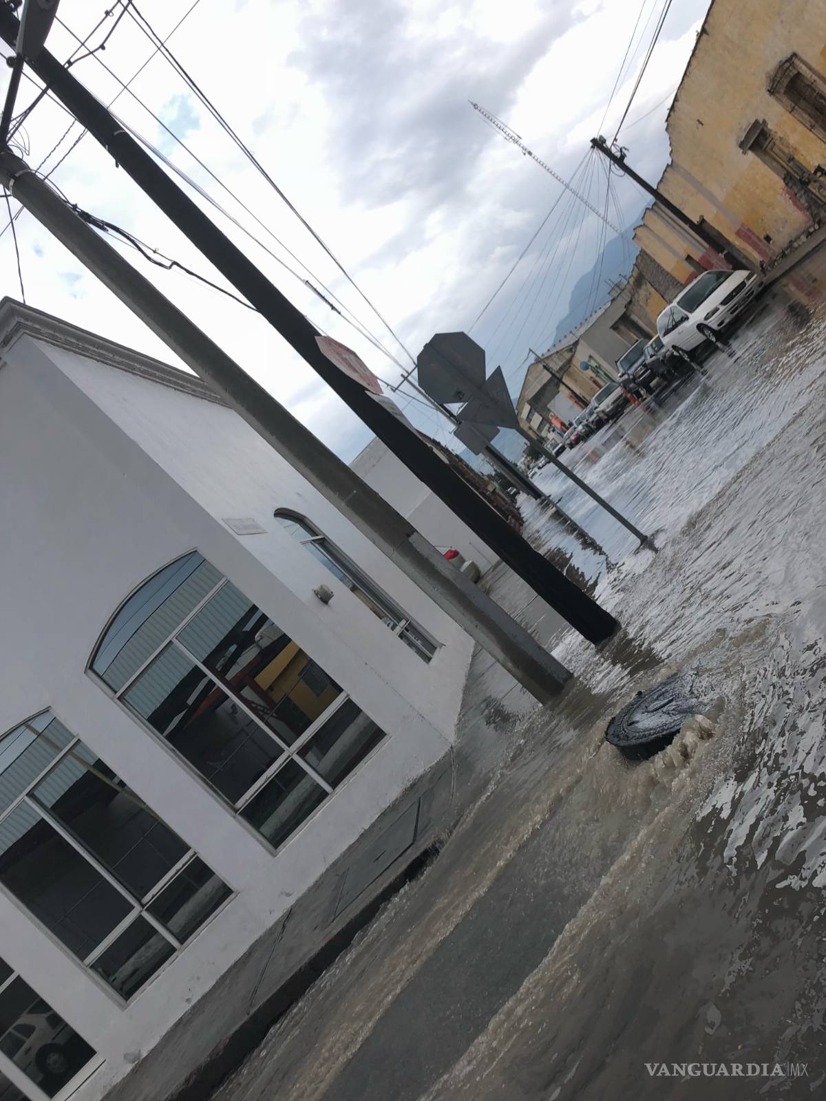 $!Reabren vialidades que fueron cerradas por lluvias en Saltillo; sorprenden inundaciones a la ciudad