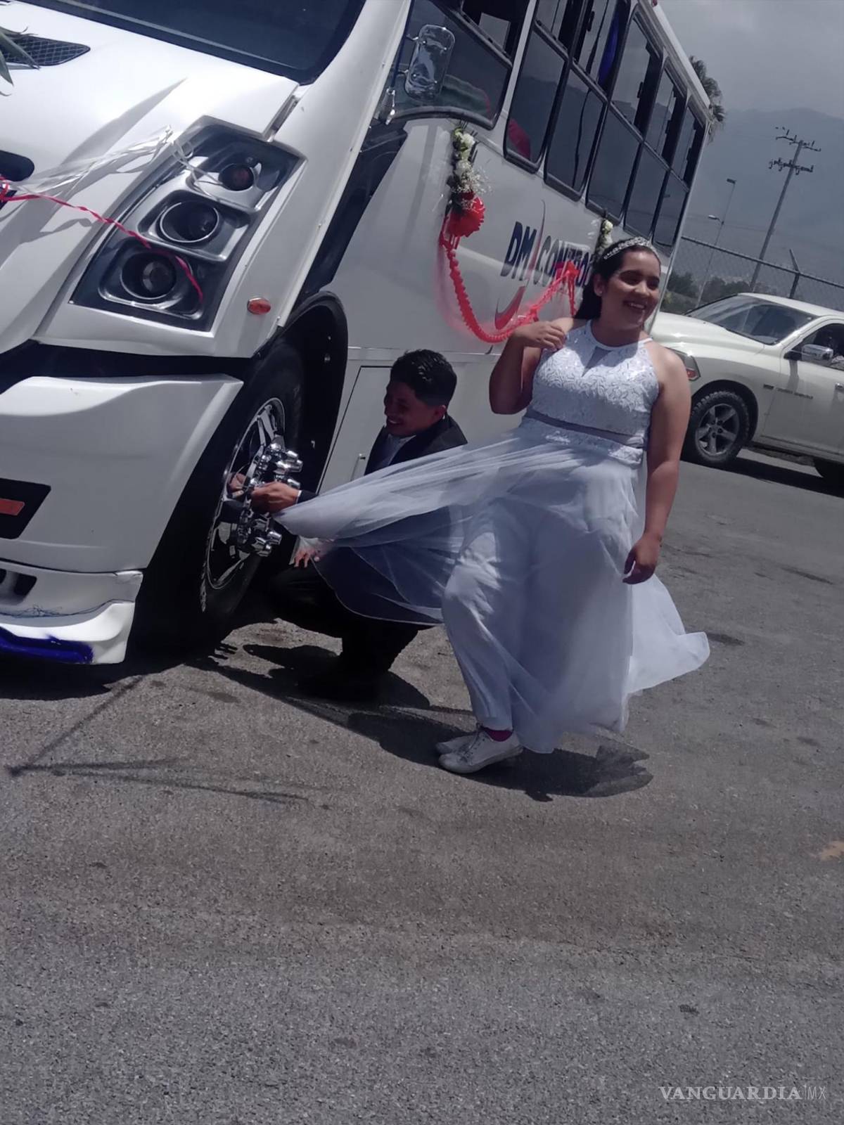 $!En redes sociales felicitaron a la pareja de recién casados.