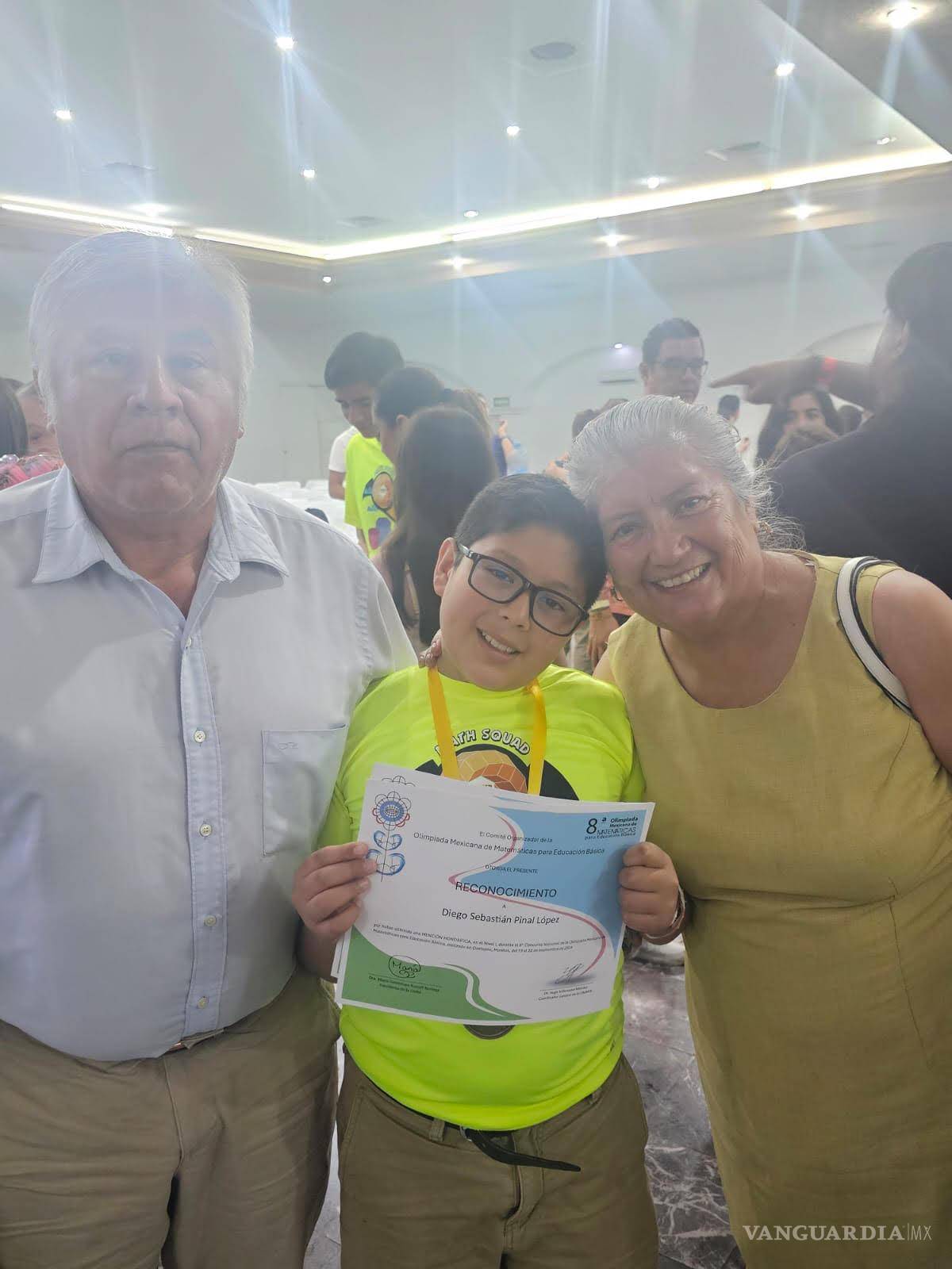 $!Diego Sebastián López obtuvo una medalla de oro en la prueba por equipos, demostrando la importancia del trabajo colaborativo en las matemáticas.