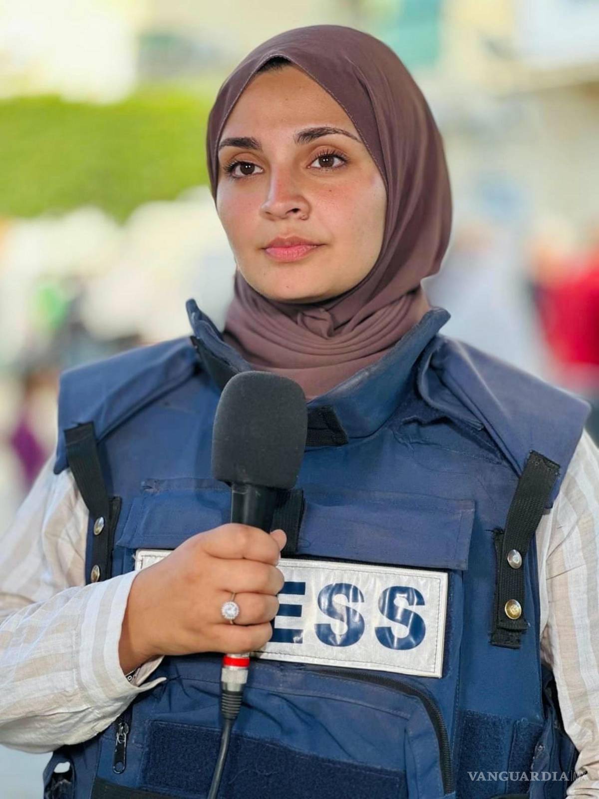 $!Podría decirse que estoy bien, entre comillas, porque bien no, pero al menos seguimos vivos, y seguir vivo en Gaza se puede considerar un lujo, dice Emad.