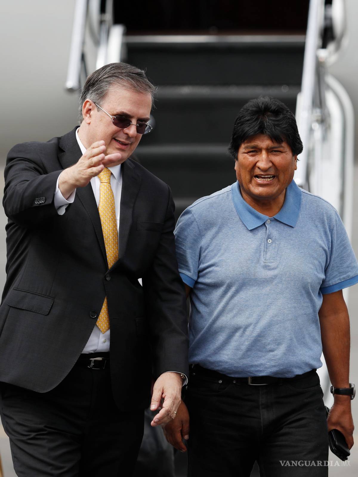 $!Ya en México, ¿Evo Morales le niega abrazo a Marcelo Ebrard?