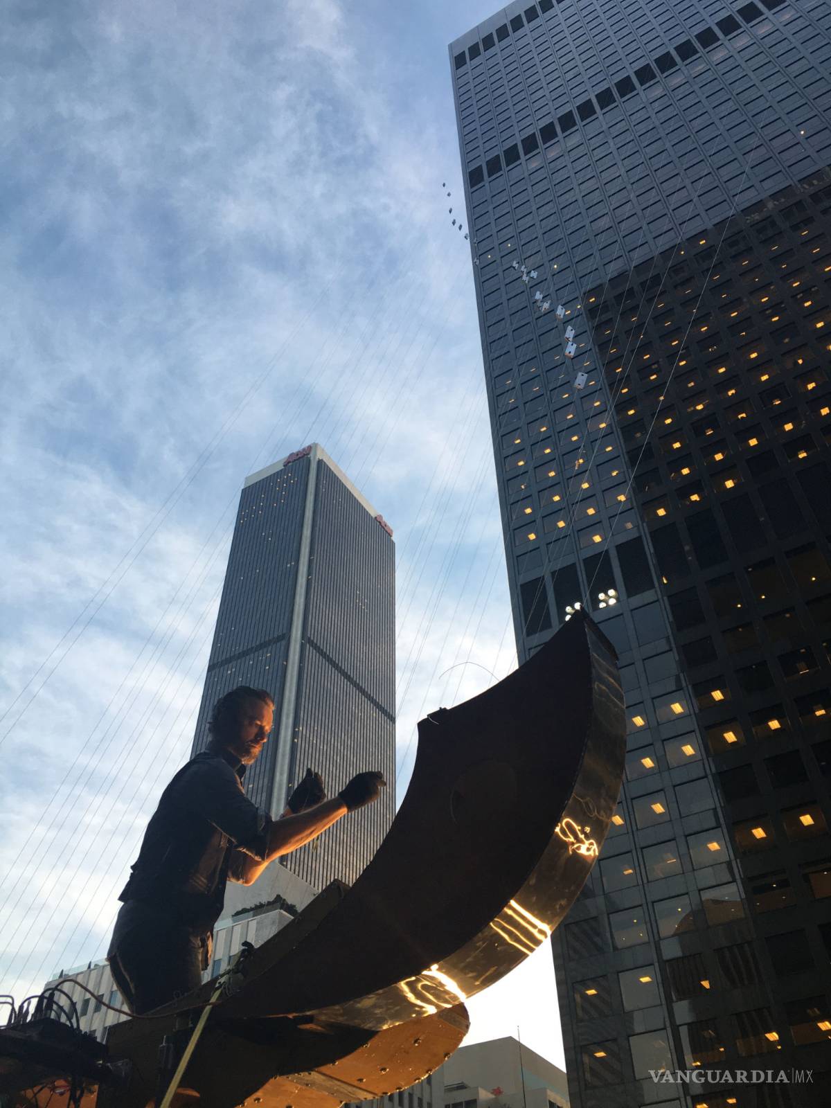 $!William Close fusiona la escultura y la arquitectura con la música