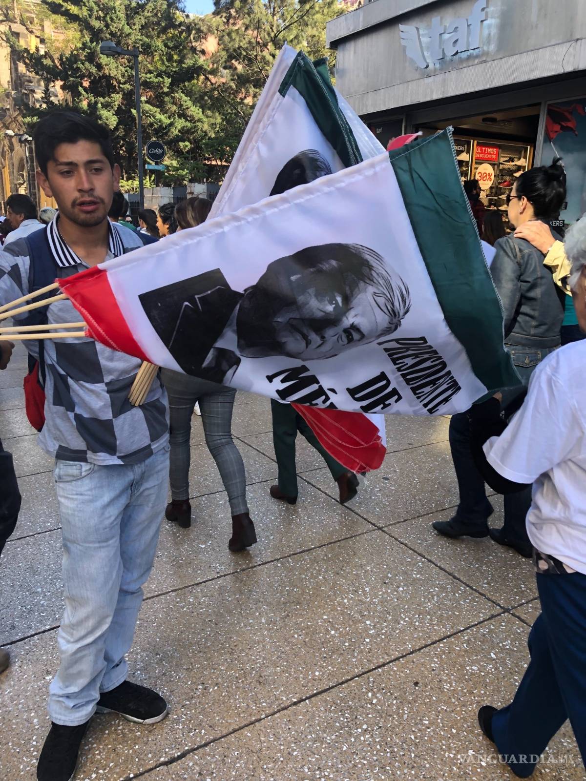 $!Así se vive el AMLOFest desde el Zócalo capitalino