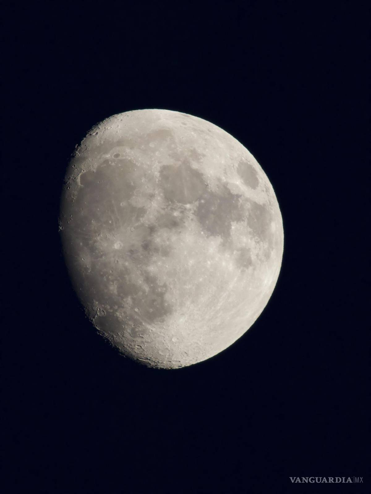 $!la Luna, el satélite de la Tierra más estudiado hasta la fecha, y al único al que ha llegado el hombre, está en el punto de mira inmediato de la minería orbital.
