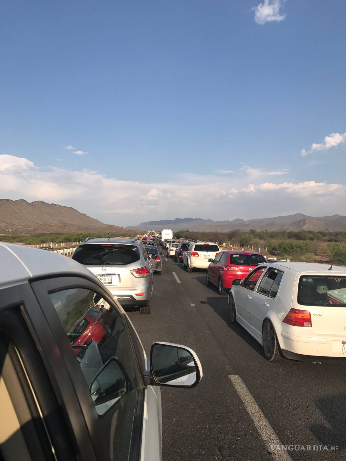 $!Vacacionistas viven su viacrucis de regreso a Saltillo