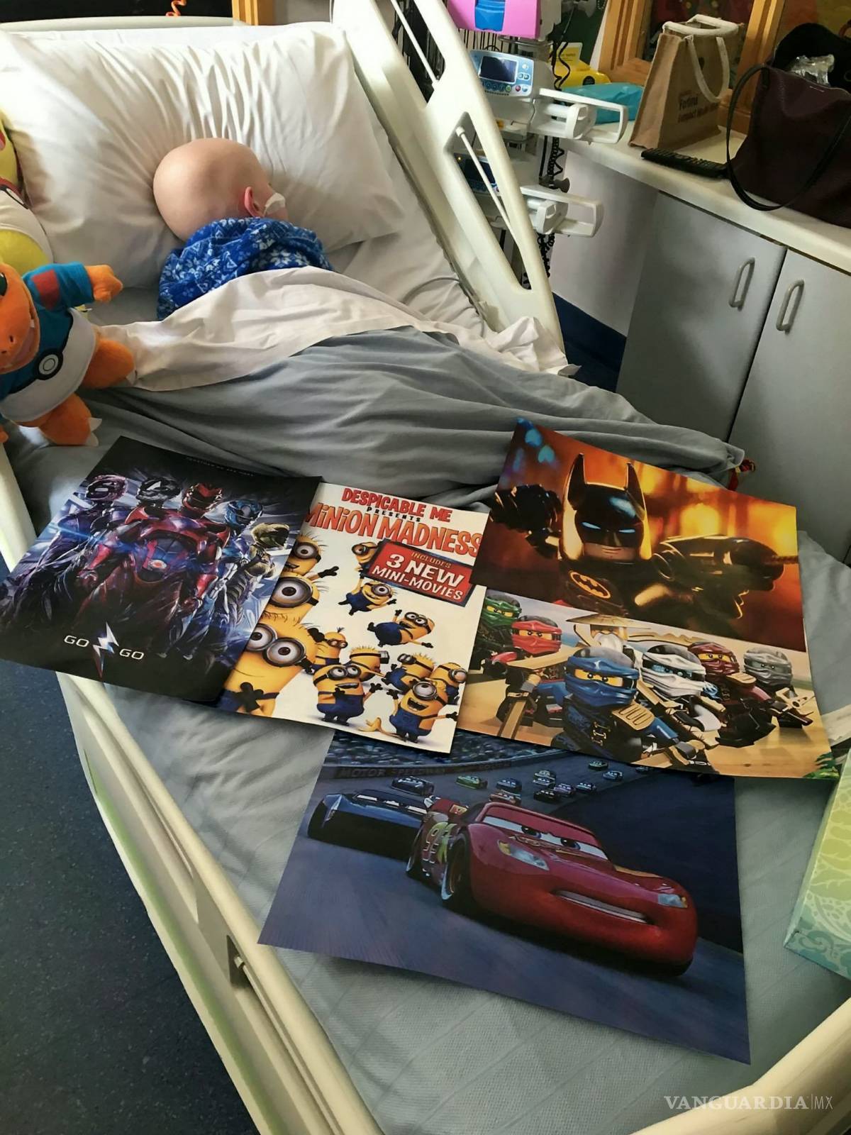 $!Niño de 7 años lucha contra el cáncer rodeado de increíbles obras de arte enviadas de todo el mundo