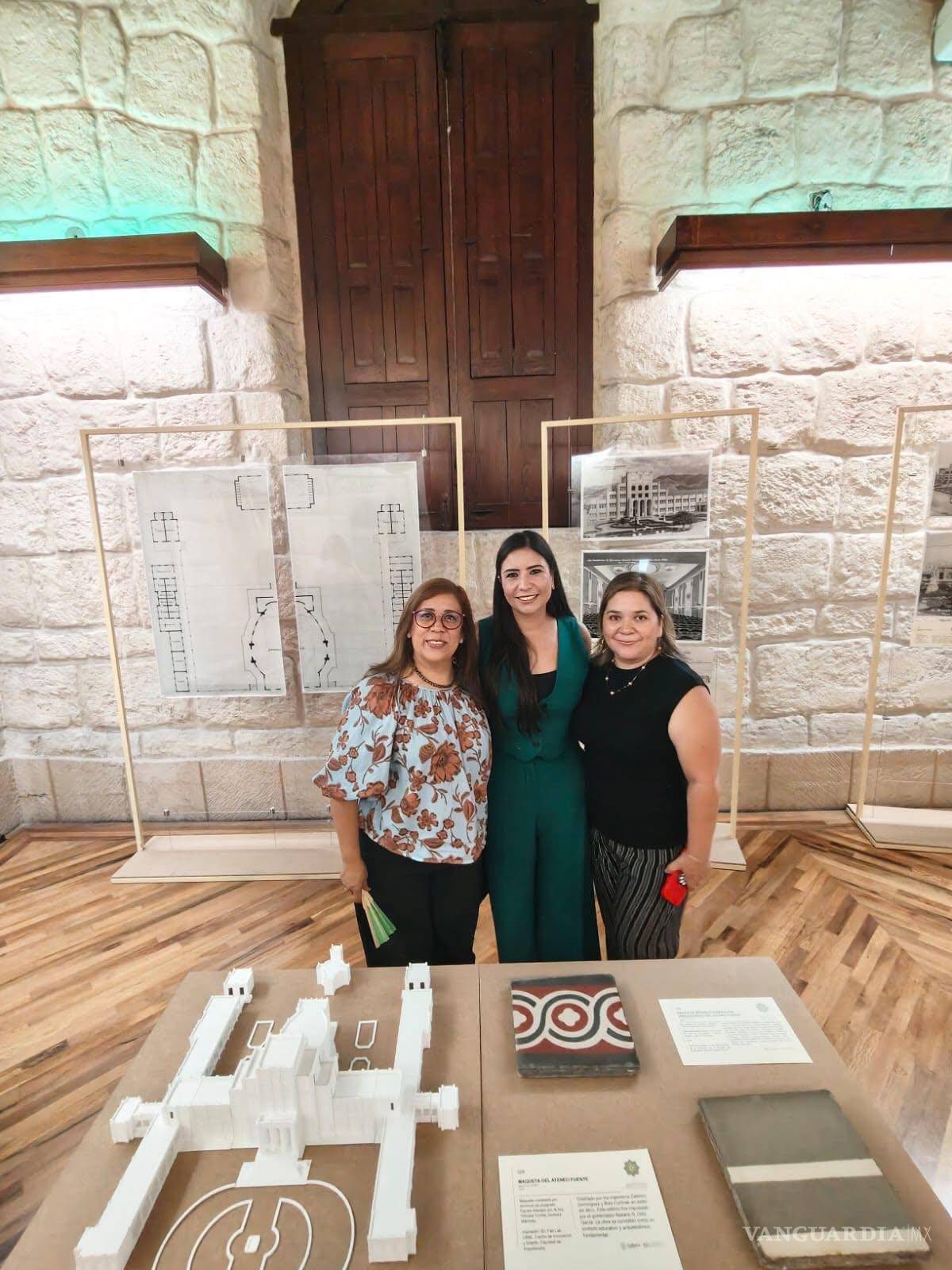 $!Planos, fotografías, maquetas y documentos históricos integran la muestra organizada por la Facultad de Arquitectura de la UANL.