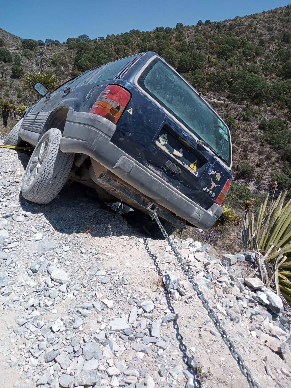 $!La rápida intervención de los uniformados evitó una tragedia en una zona de difícil acceso.