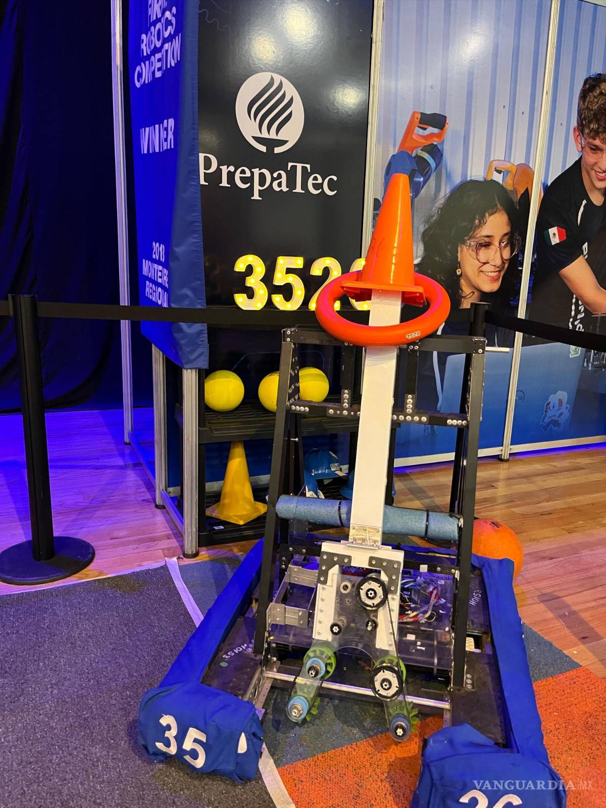 $!Los asistentes a la FIL Coahuila 2024 tendrán la oportunidad de ver de cerca el robot que ha llevado a Blue Ignition a competir a nivel internacional.