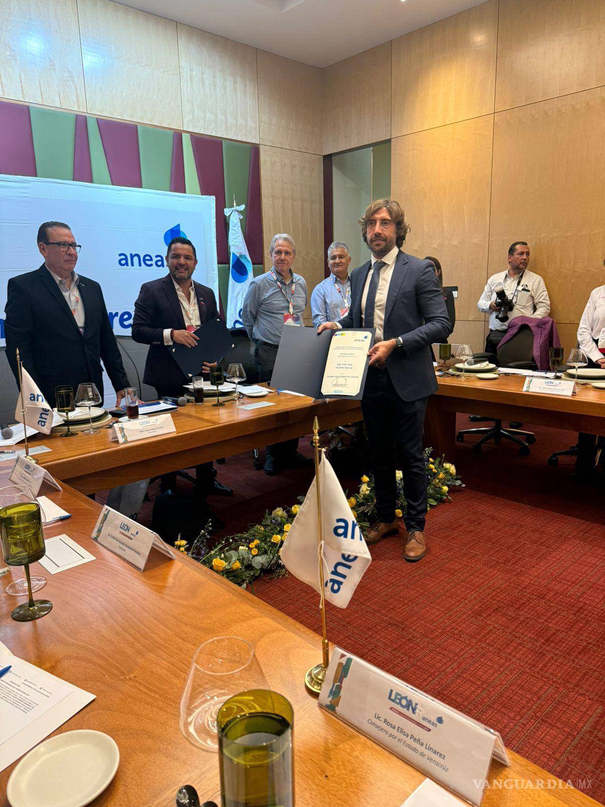 $!La Fundación Gonzalo Río Arronte destacó a Agsal a través del programa “Toma Segura”, al certificar la calidad del agua potable en la capital coahuilense.