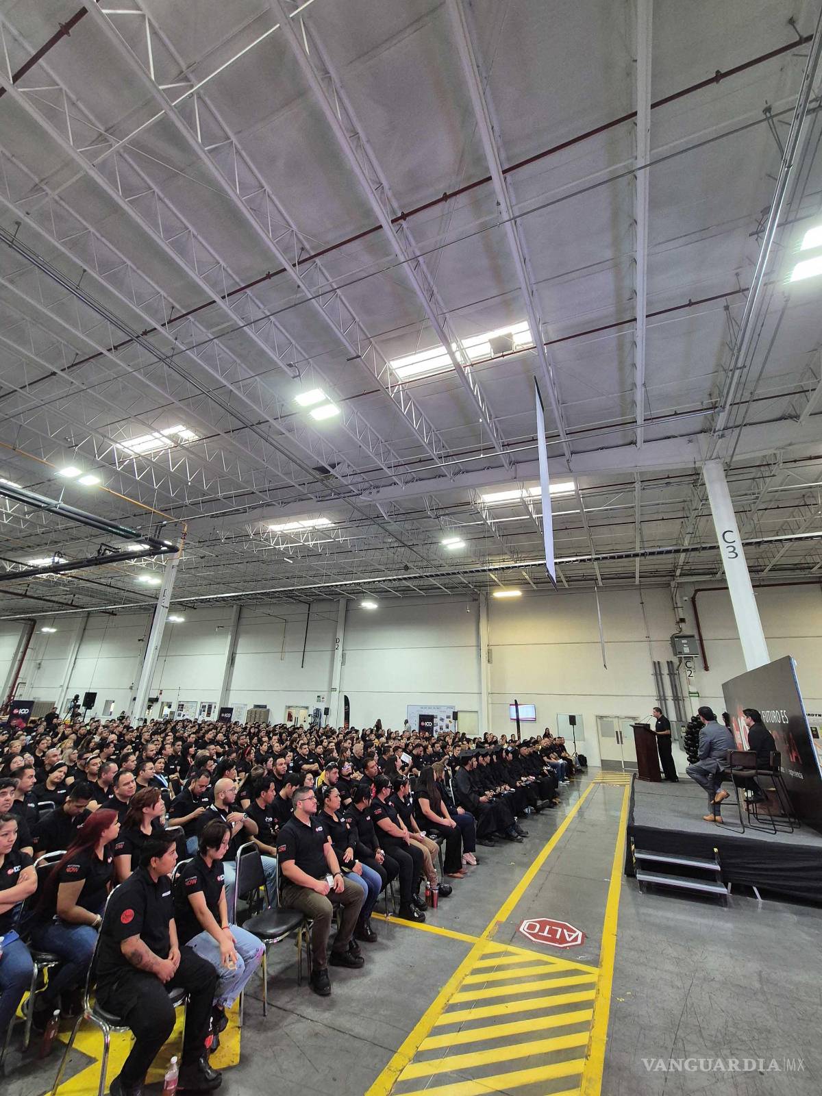 $!La ceremonia de graduación se llevó a cabo en la misma planta de Rheem.