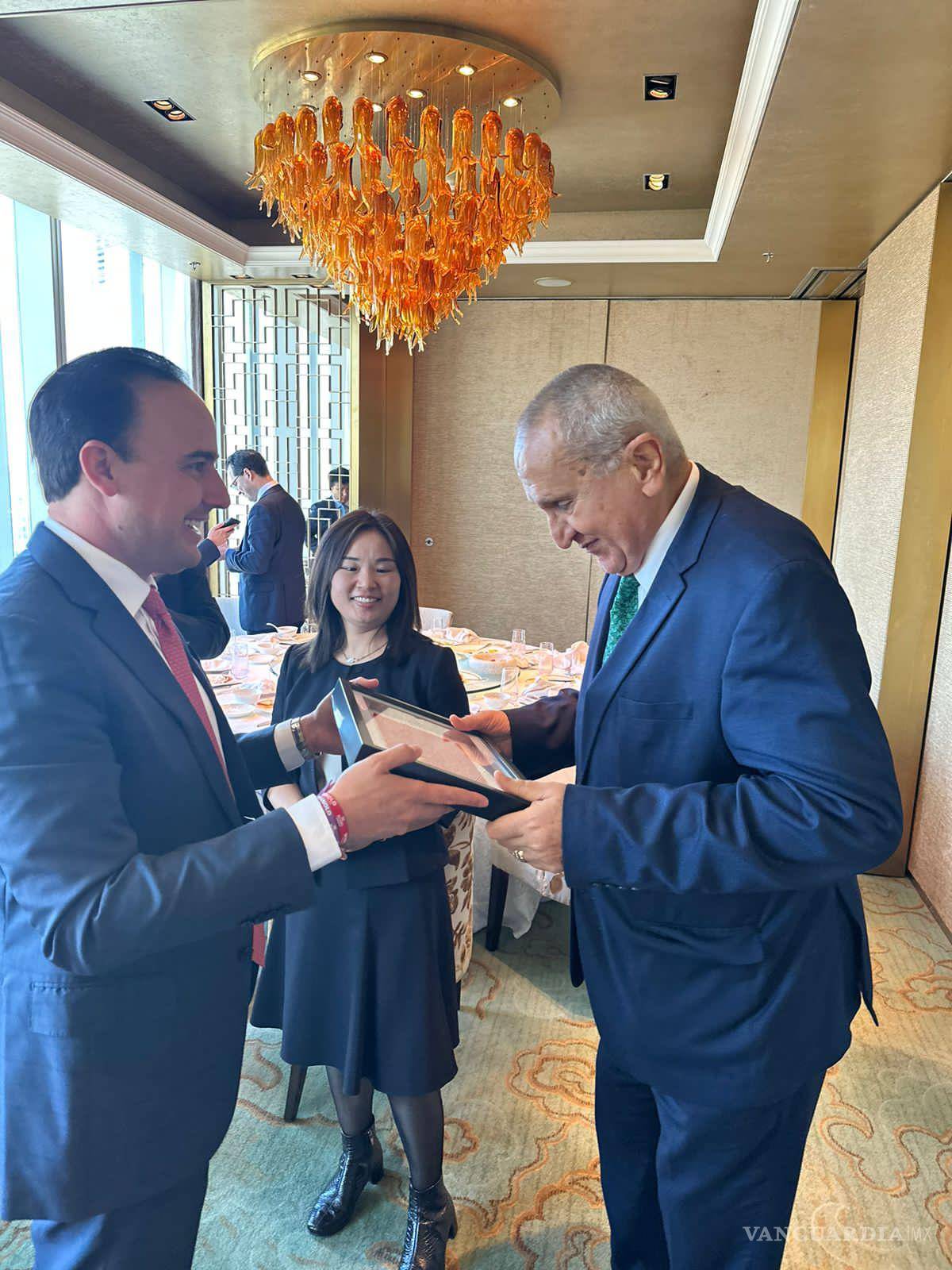 $!El gobernador electo subrayó la importancia de estas reuniones para el desarrollo económico y la creación de empleos en todas las regiones del estado de Coahuila.