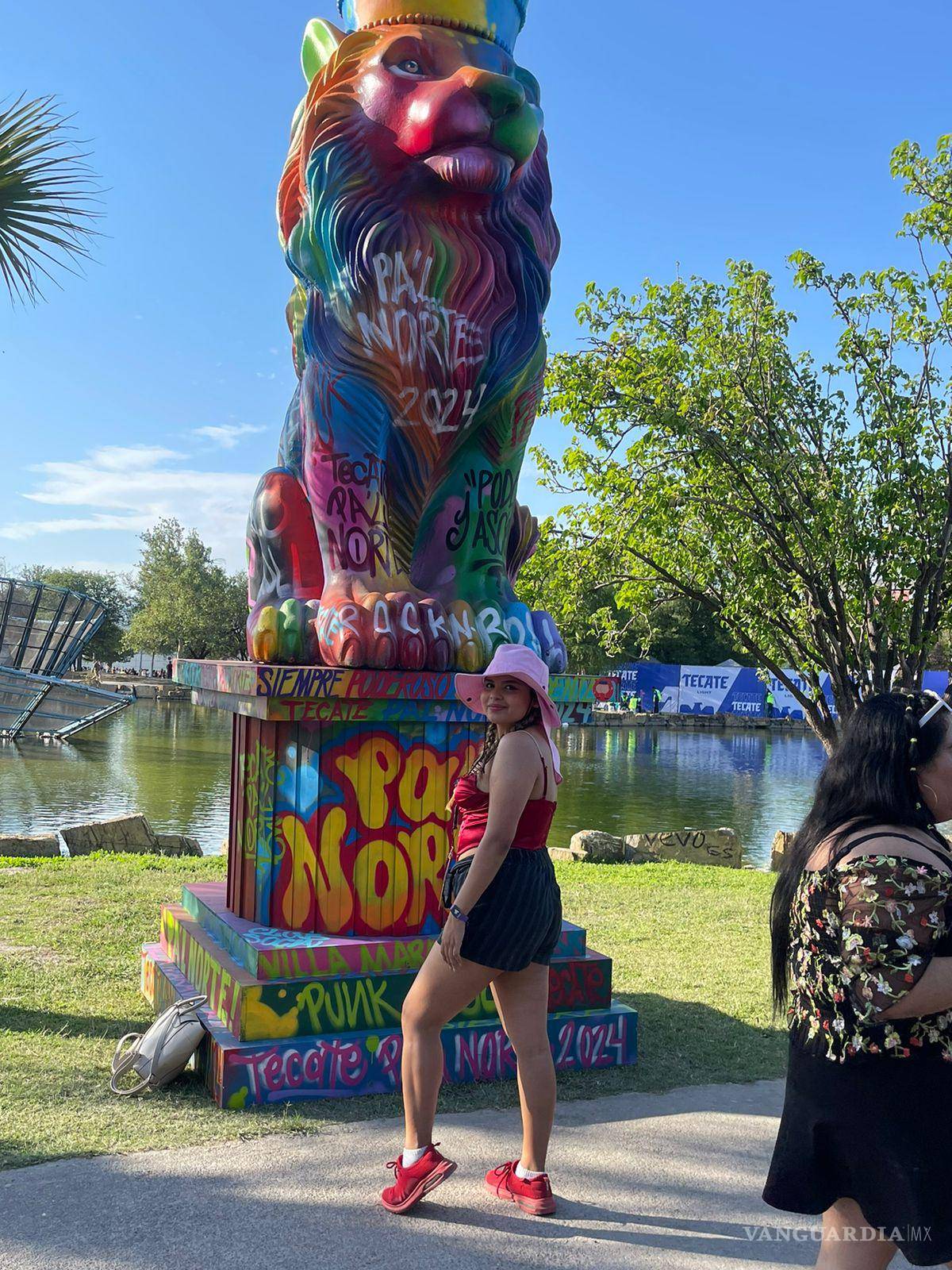 $!Asistentes lucen sus ‘outfit’ esencial para todo el día, la combinación entre comodidad y estilo es lo preferido.
