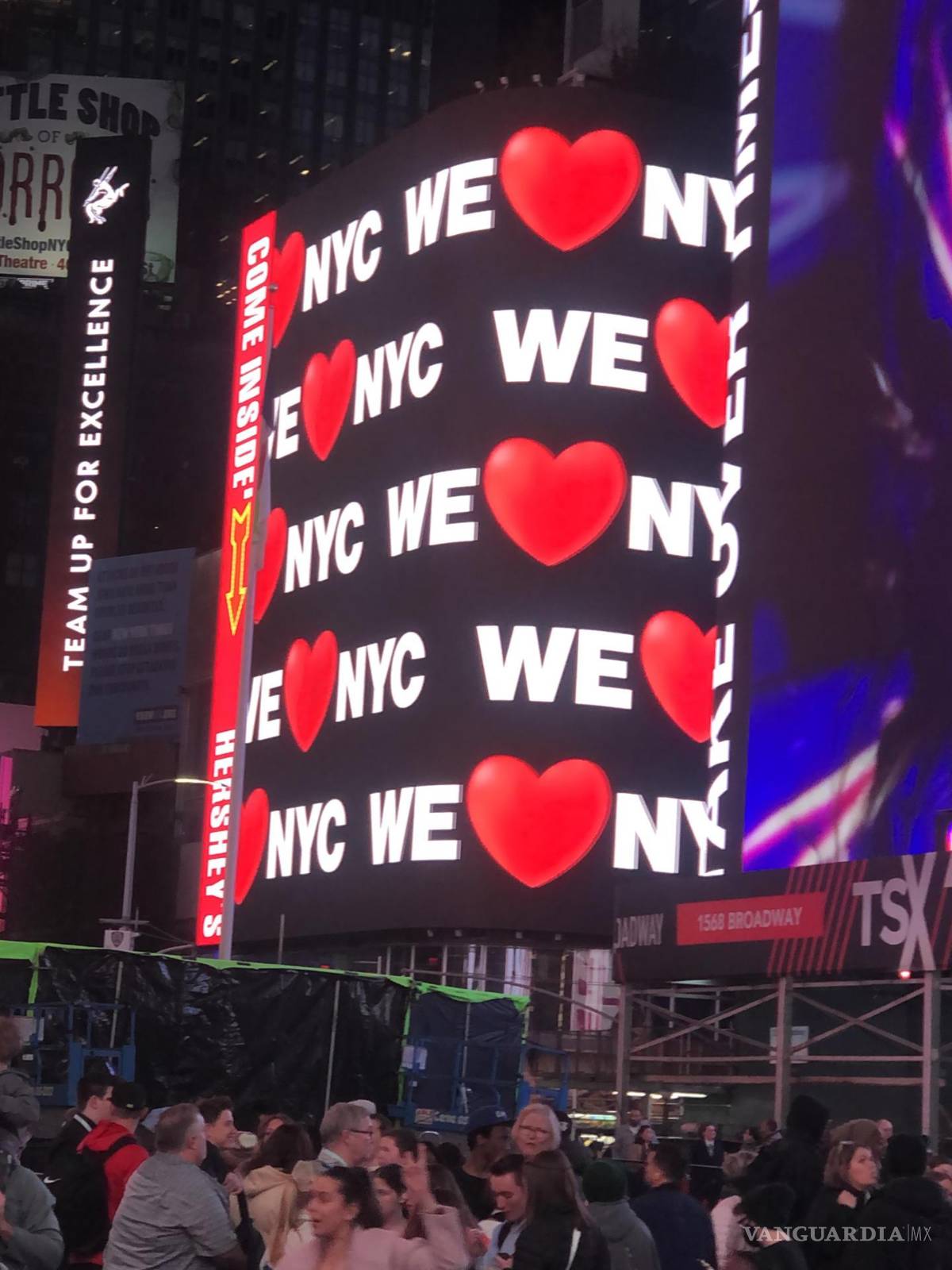 $!Vista del nuevo logo We Love NYC en el icónico sector de Times Square, en Nueva York.