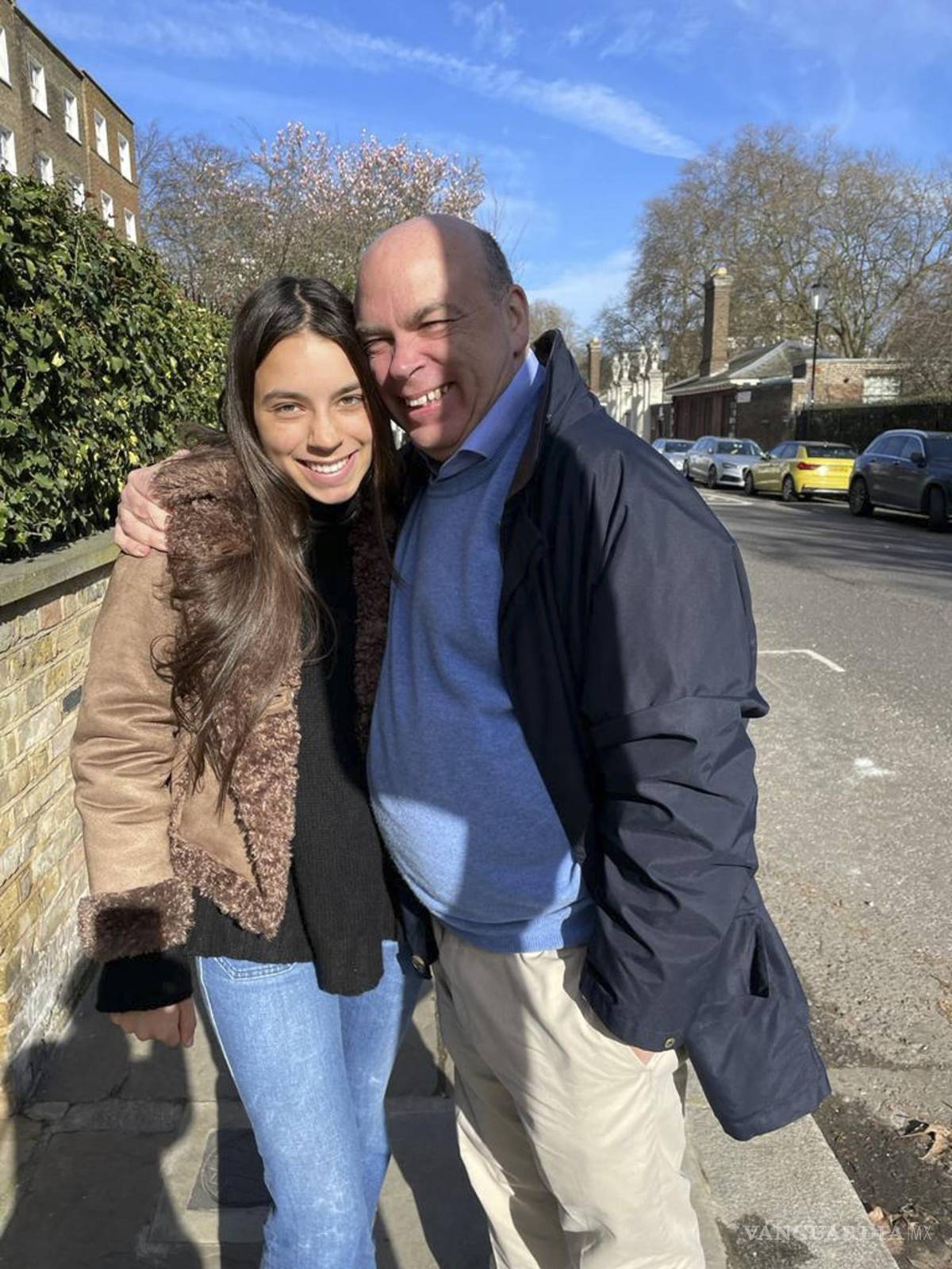 $!Una foto sin fecha proporcionada por la familia a través del Grupo Tancredi el 23 de agosto de 2024 muestra a Hannah (izq.) y Mike Lynch.