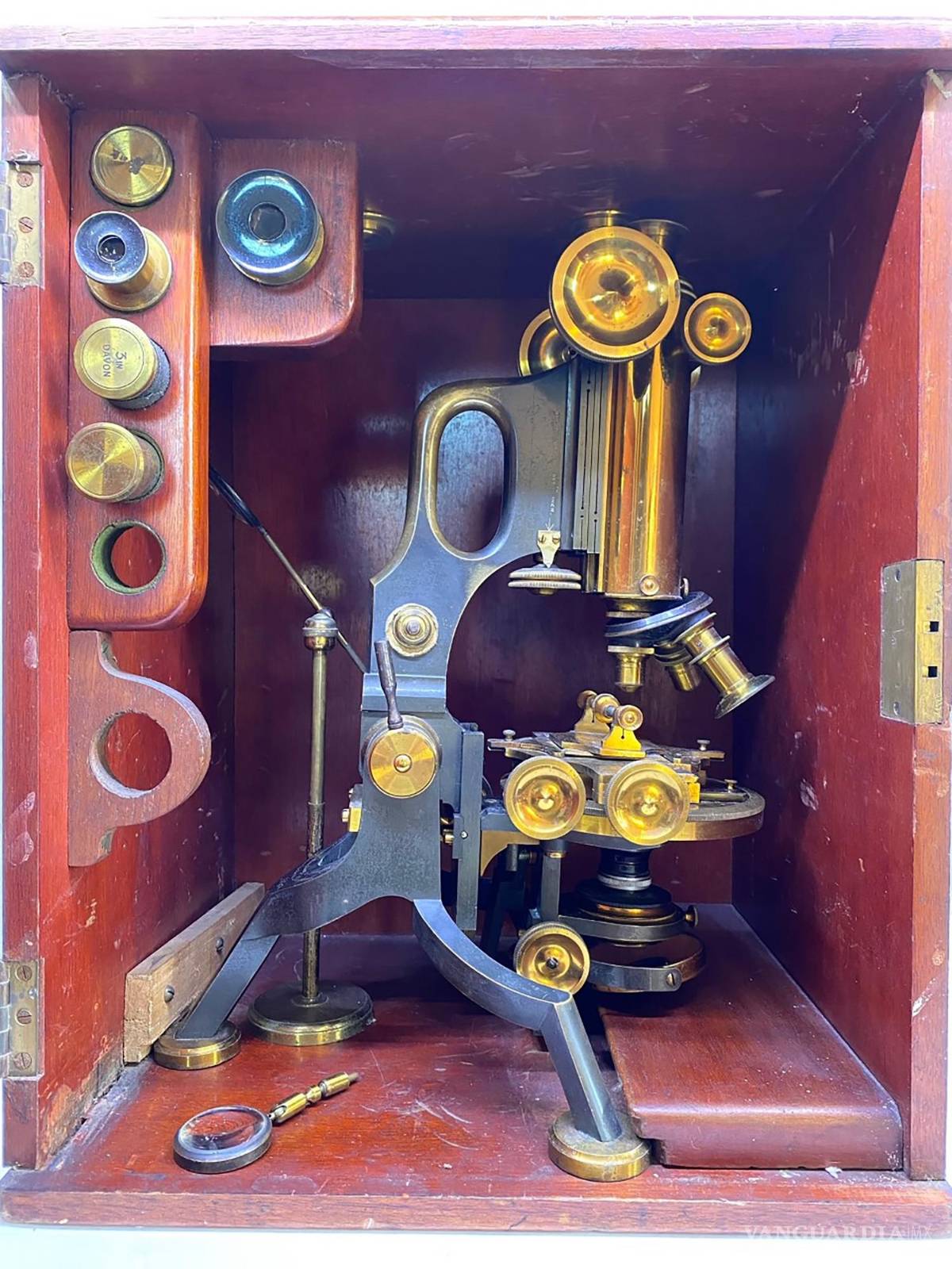 $!Microscopio utilizado en las expediciones al Himalaya.