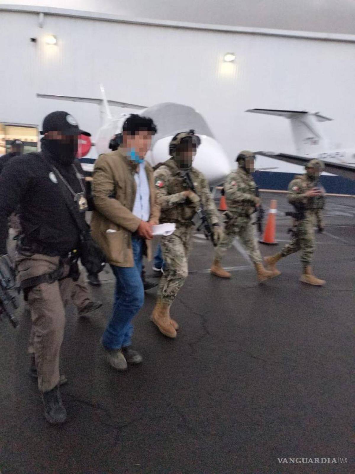 $!Traslado de Rafael Caro Quintero, identificado por el gobierno mexicano y estadounidense, como uno de los líderes del grupo criminal Cartel de Caborca.