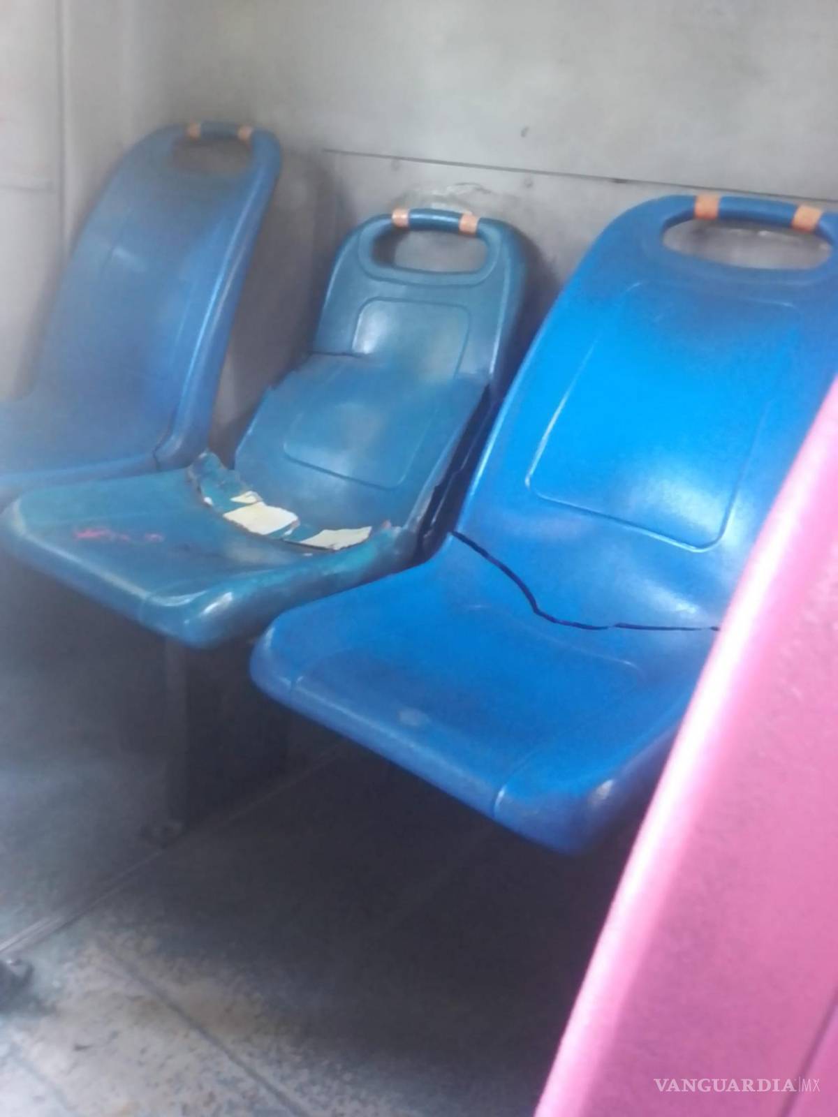 $!Nalleli Ortiz nos compartió esta imagen de la ruta 2B San Ángel: “pésimas unidades”, dijo.