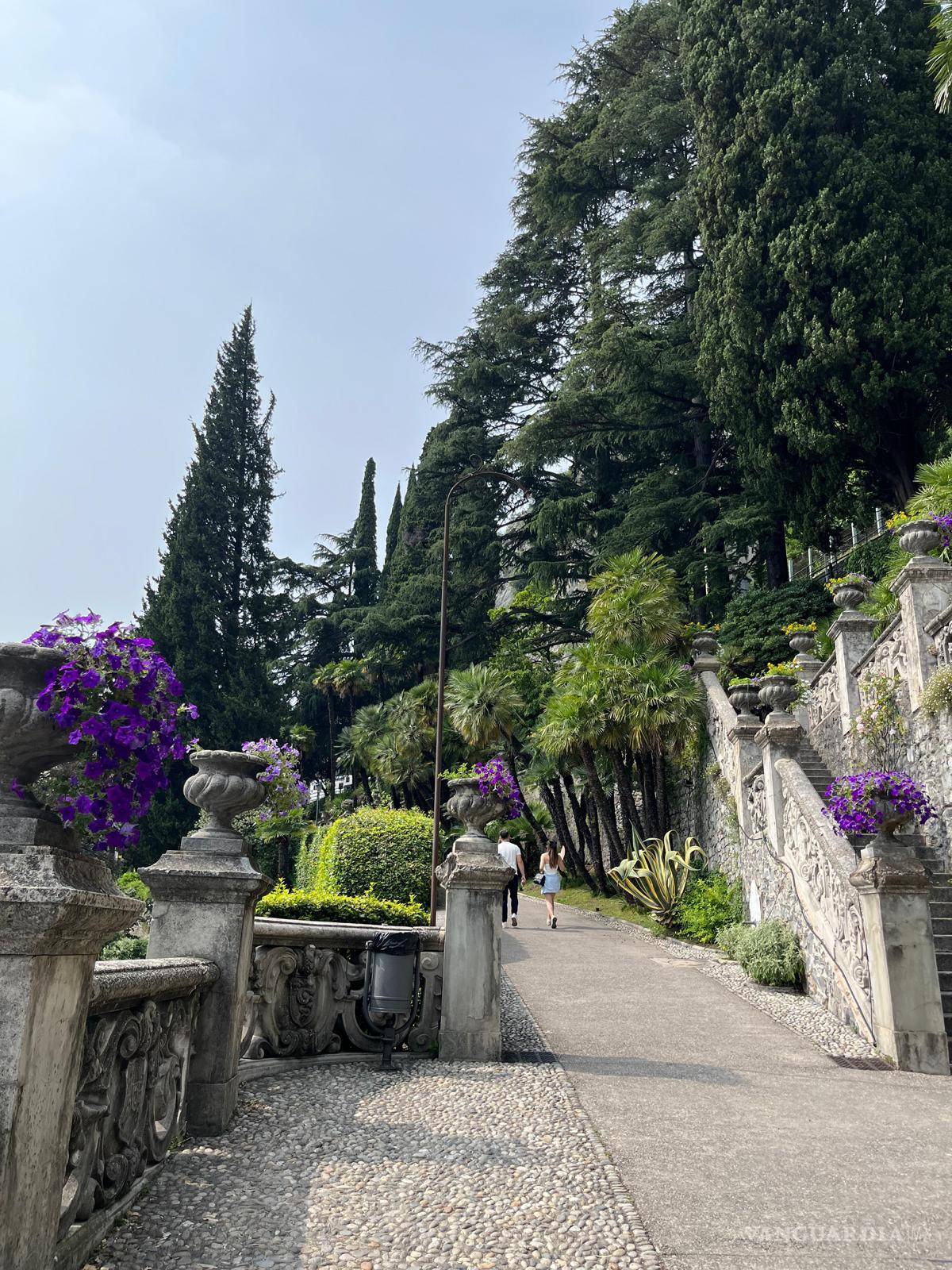$!Los senderos que rodean las montañas ofrecen vistas panorámicas del lago y sus alrededores.