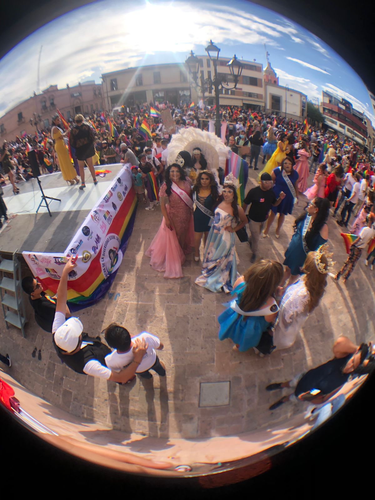 $!Los colores del arcoíris vuelven a pintar a Saltillo con marcha LGBT