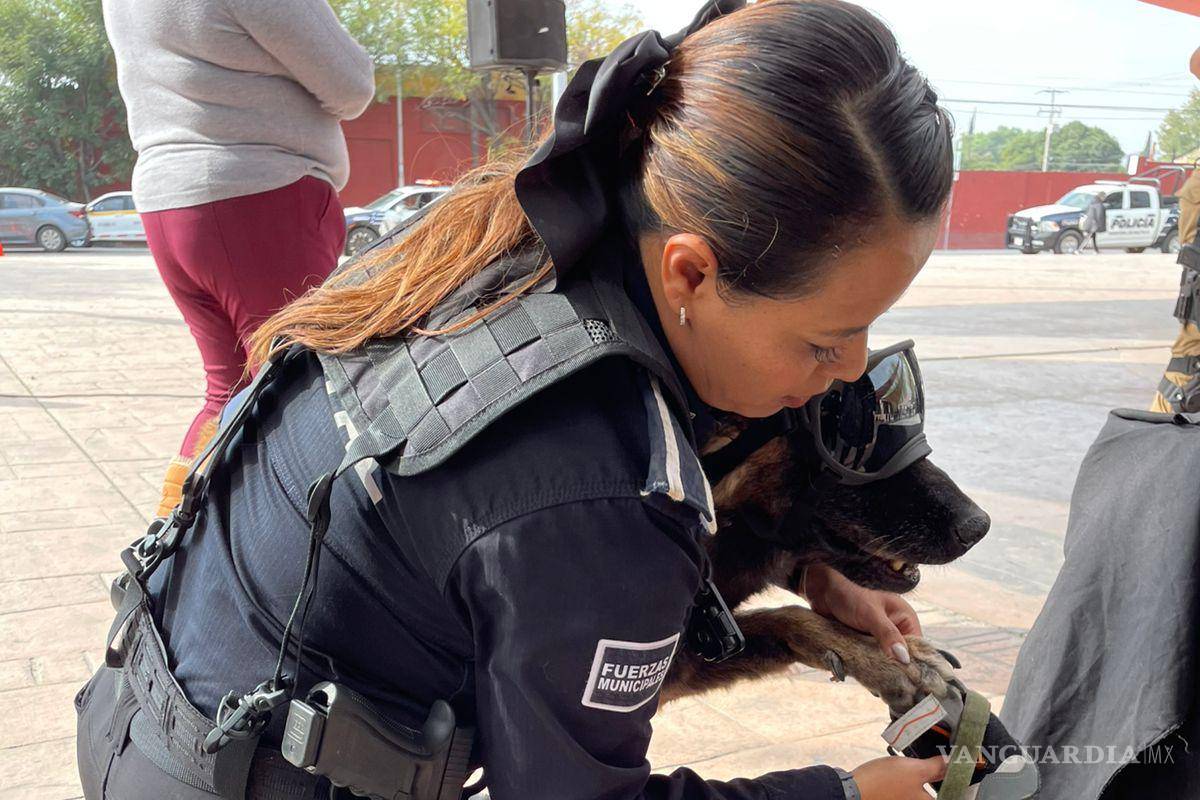 $!La oficial Karina Reyna Ramos junto a Bebeto, perro especializado en detección de narcóticos.