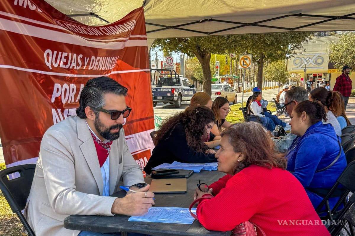 $!El diputado local estuvo acompañado por la abogada Gabriela Díaz Salinas, quien brindó asesoría legal a los asistentes y explicó el procedimiento para canalizar las denuncias ante las instancias correspondientes.