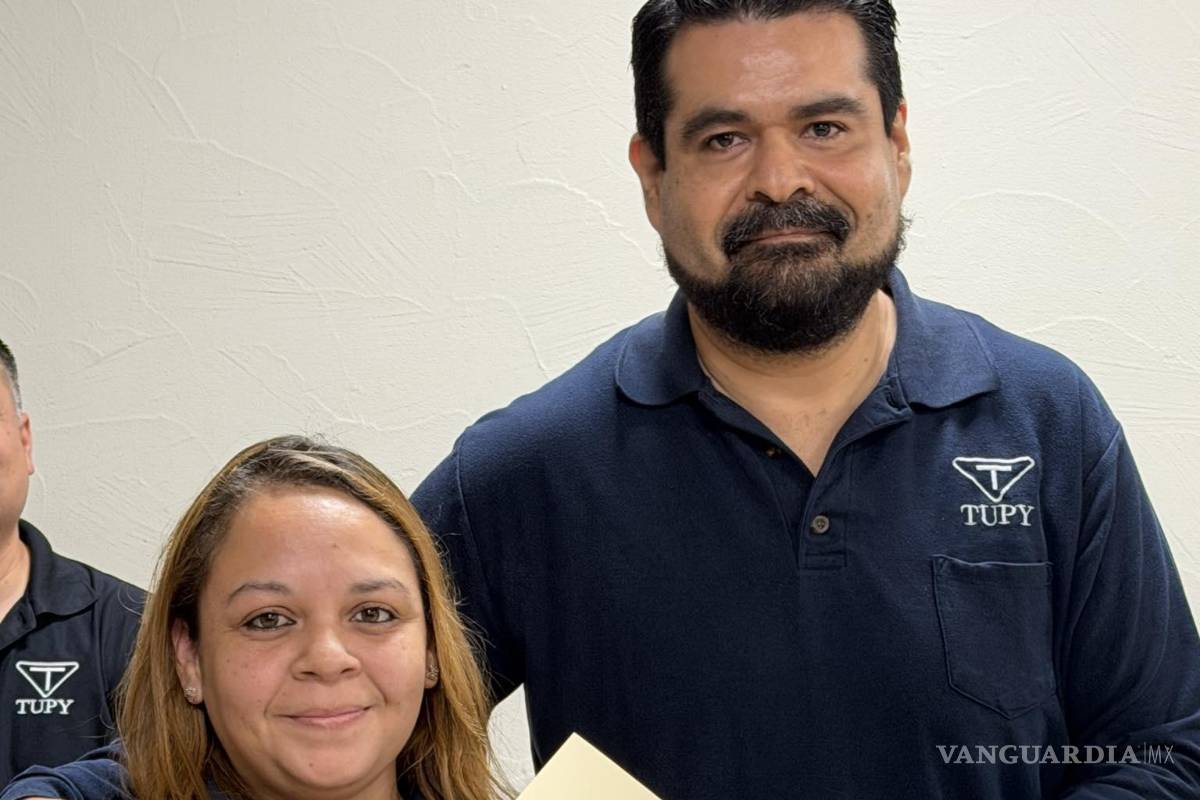 $!Colaboradores certificados celebran un nuevo paso en su desarrollo profesional dentro de la empresa.