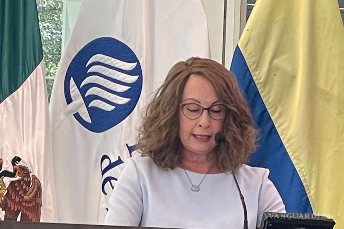 $!La presidenta de la Feria Internacional del Libro (FIL) de Monterrey, Carmen Junco, habla este martes durante una rueda de prensa en la ciudad de Monterrey.