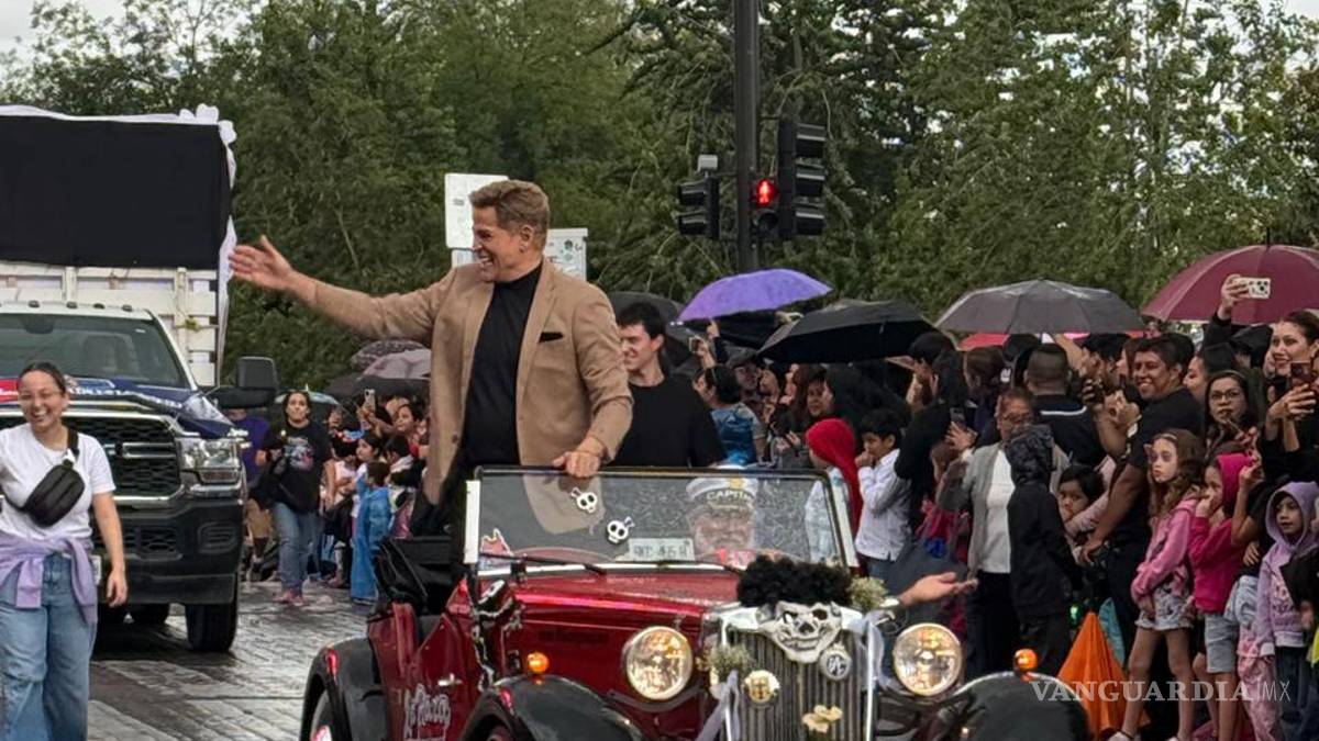 100 mil personas disfrutan el Desfile de Calaveras en Monterrey, Nuevo León