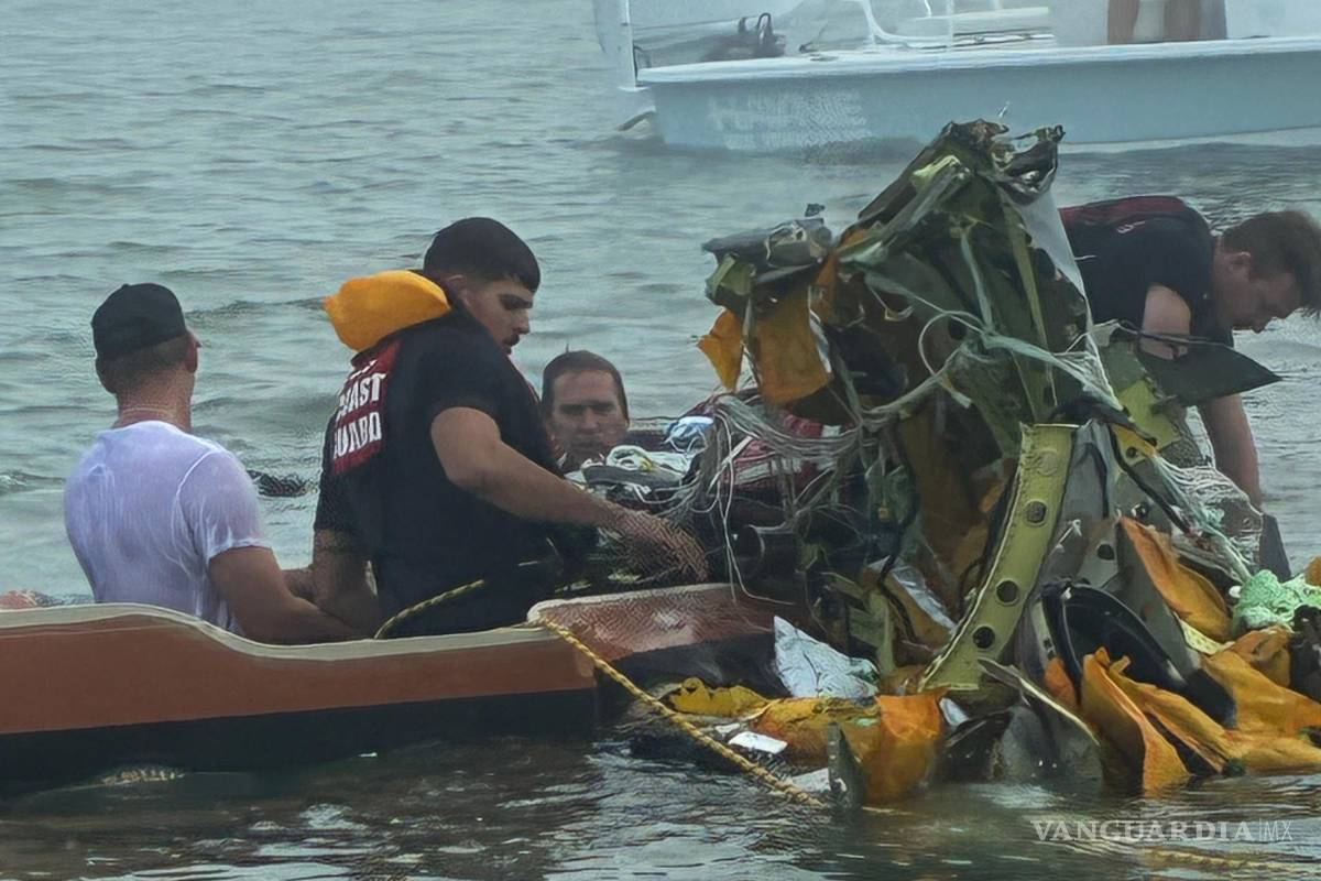 Así fue el rescate de pasajera de avión de la Marina que se desplomó en EU