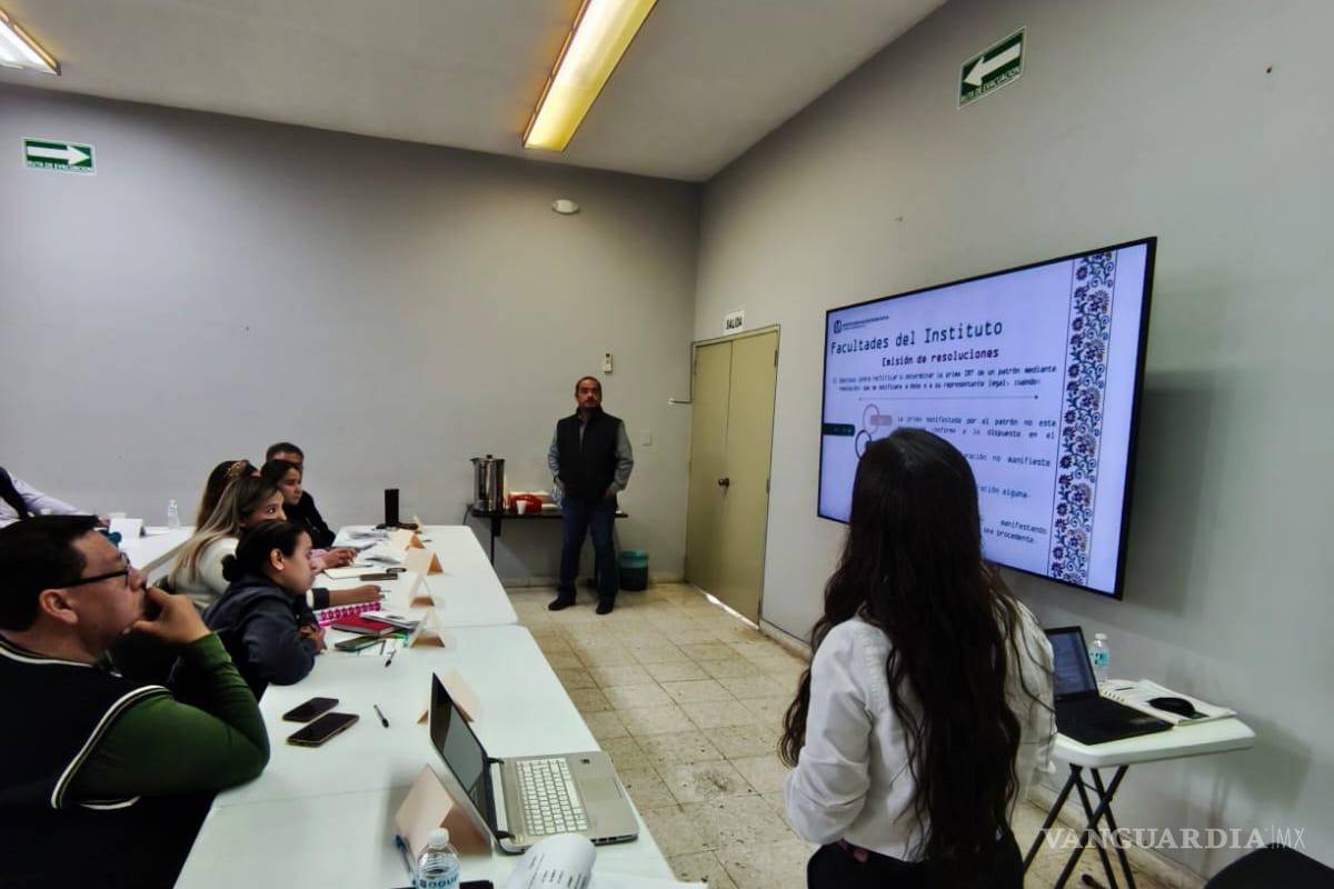 $!El IMSS Coahuila llevará a cabo un ciclo de pláticas informativas en las diferentes regiones de la entidad, además de poner a disposición de los patrones diversos materiales de apoyo —como videos tutoriales, guías prácticas y un apartado de preguntas frecuentes— a través de su portal institucional.