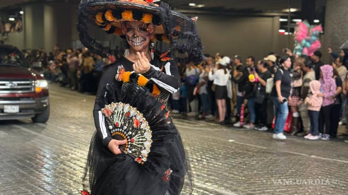 100 mil personas disfrutan el Desfile de Calaveras en Monterrey, Nuevo León