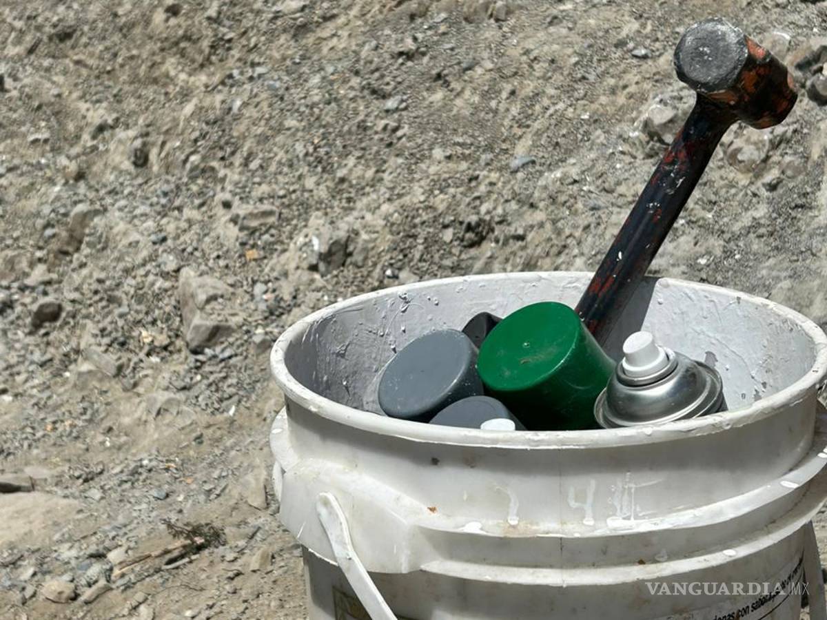 $!En el lugar se descubrieron aerosoles que se utilizaron para pintar las enormes rocas que conforman la insignia.