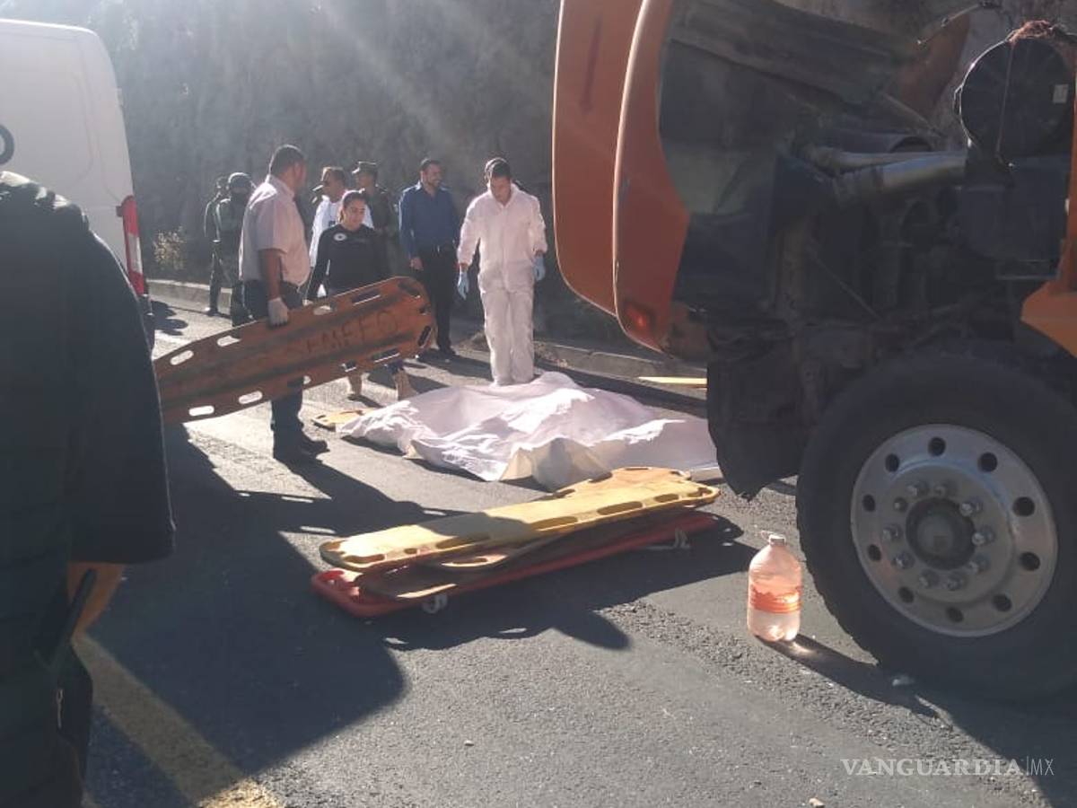 $!Seis muertos y 21 lesionados en choque de autobús y camión en la carretera Durango - Mazatlán