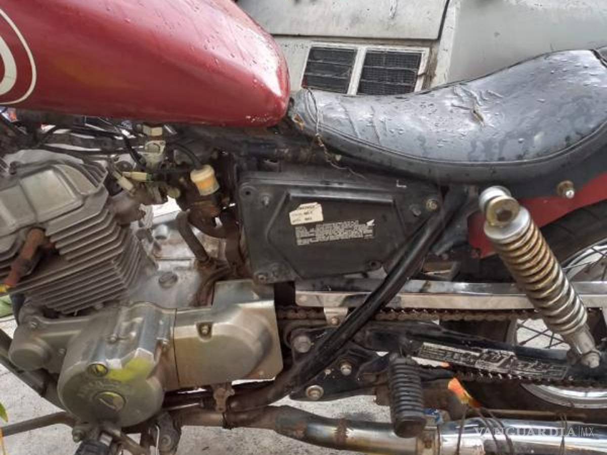 $!Los aspectos de la motocicleta de José Tonathiu, que fue robada mientras trabajaba en un bar.